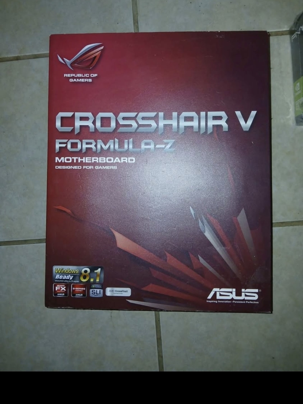 ASUS Crosshair V Formula-Z Box in Red and Silver